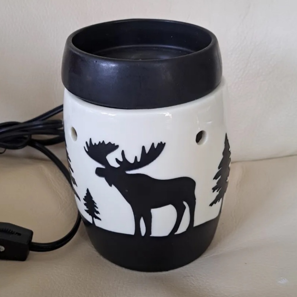 Scentsy Yukon Moose Woods Silhouette Full Size Warmer
